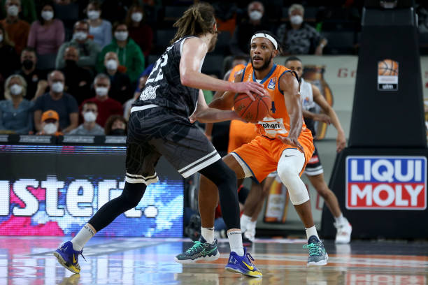 后者在变速 后者在变速