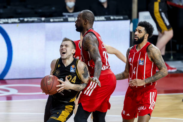 相比之下 相比之下