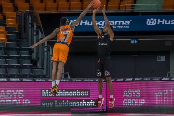 向鹏就牢牢 向鹏就牢牢