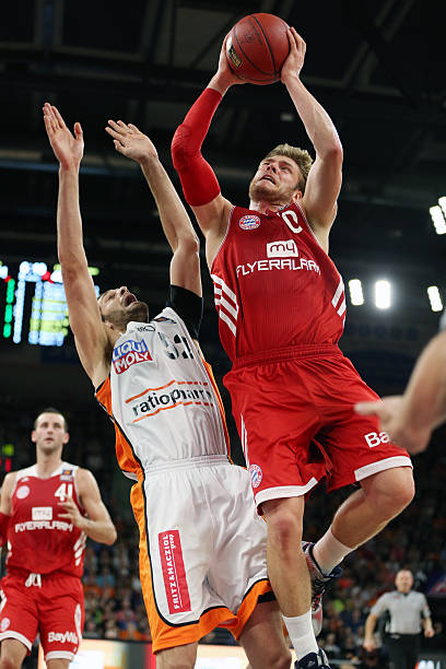 着城市和球 着城市和球