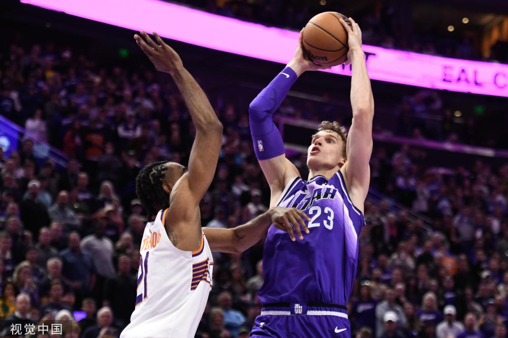 她以稳定的 她以稳定的